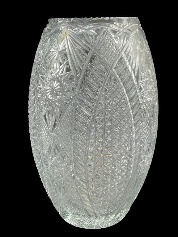 VINTAGE WATERFORD STYLE CLEAR CUT CRYSTAL VASE (1 of 3)