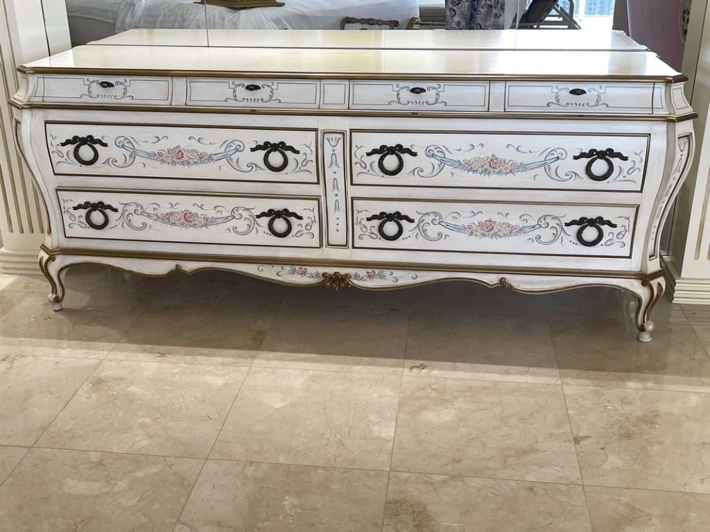 VINTAGE VENETIAN STYLE KARGES BEDROOM DRESSER 77" (1 of 3)