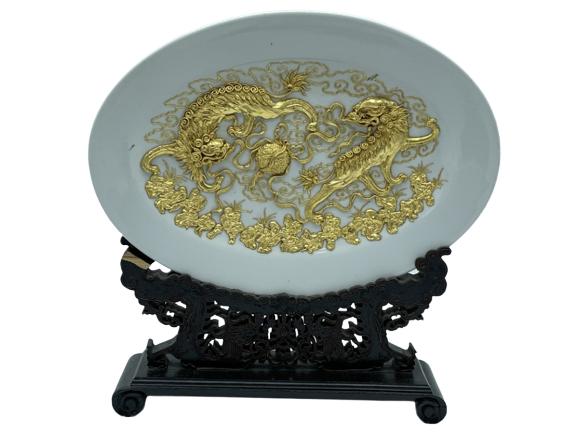 APPLIQUE GOLD DRAGON PLATE ON DISPLAY STAND 14" (1 of 6)