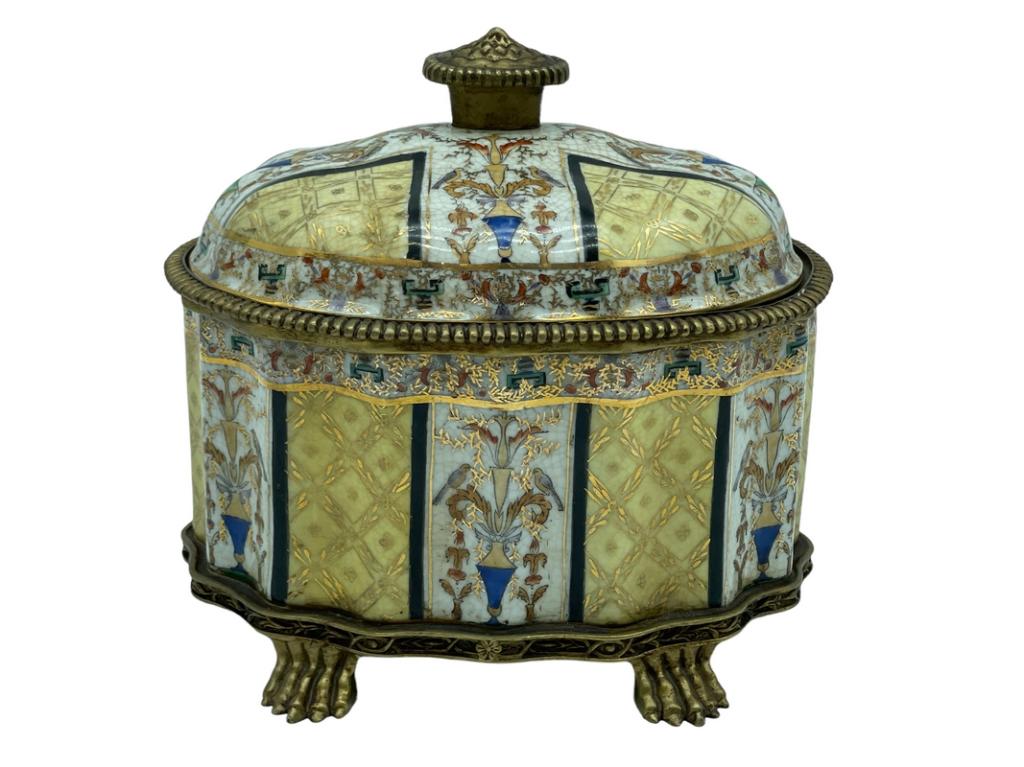 UNITED WILSON 1897 CLAWFOOT LIDDED BOX 8" (1 of 5)