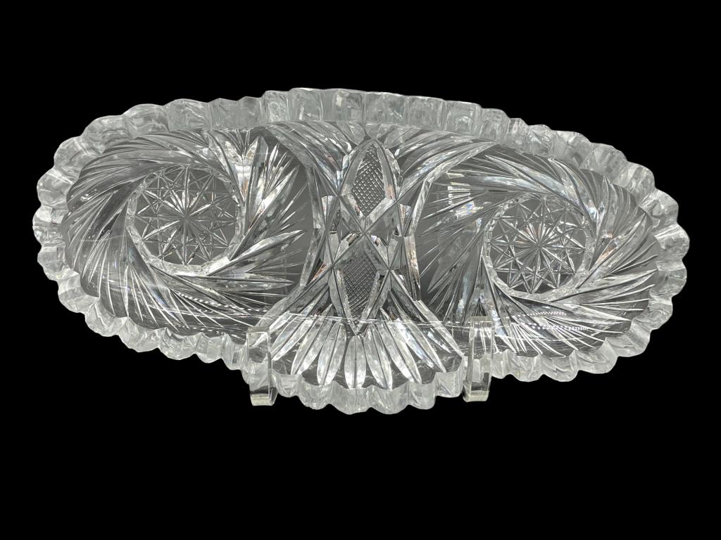 VINTAGE CLEAR CUT CRYSTAL GLASS DISH 7": VINTAGE CLEAR CUT CRYSTAL DISH | COLLECTIBLE BAVARIAN CRYSTAL STYLE GLASS JEWELRY TRAY TRINKET DISH-7" APPROX-VERY GOOD OVERALL CONDITION WEAR CONSISTENT WITH AGE AND USE, SEE ALL PHOTOS-DP42922