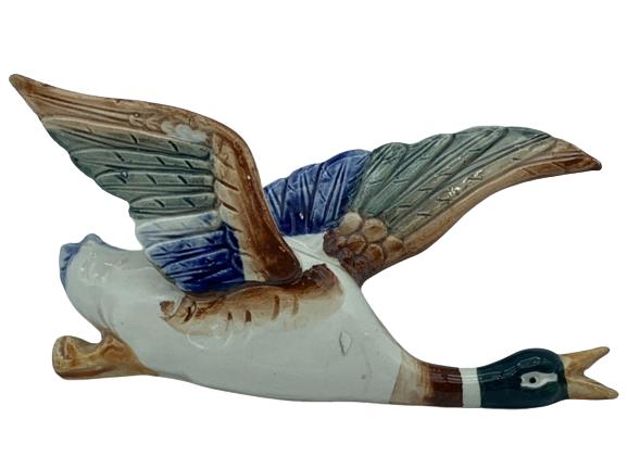 VINTAGE WHIMSICAL FLYING MALLARD WALL POCKET VASE (1 of 4)