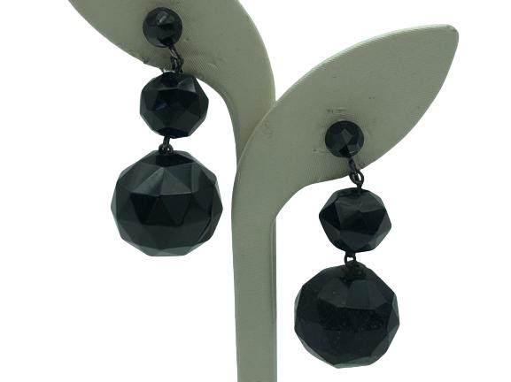 VIINTAGE BLACK FACETED DANGLE EARRINGS (1 of 2)