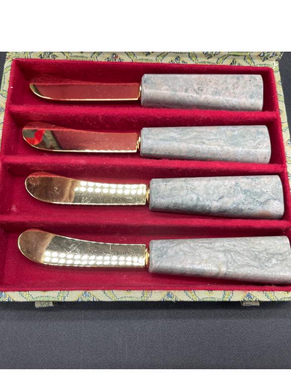 VTG  MARBLE HANDLE STYLE SPREADERS W/ ORG BOX (1 of 3)