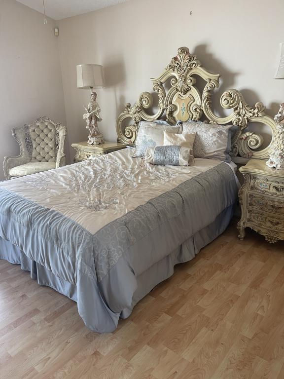 FRENCH REGENCY STYLE QUEEN BED (1 of 2)