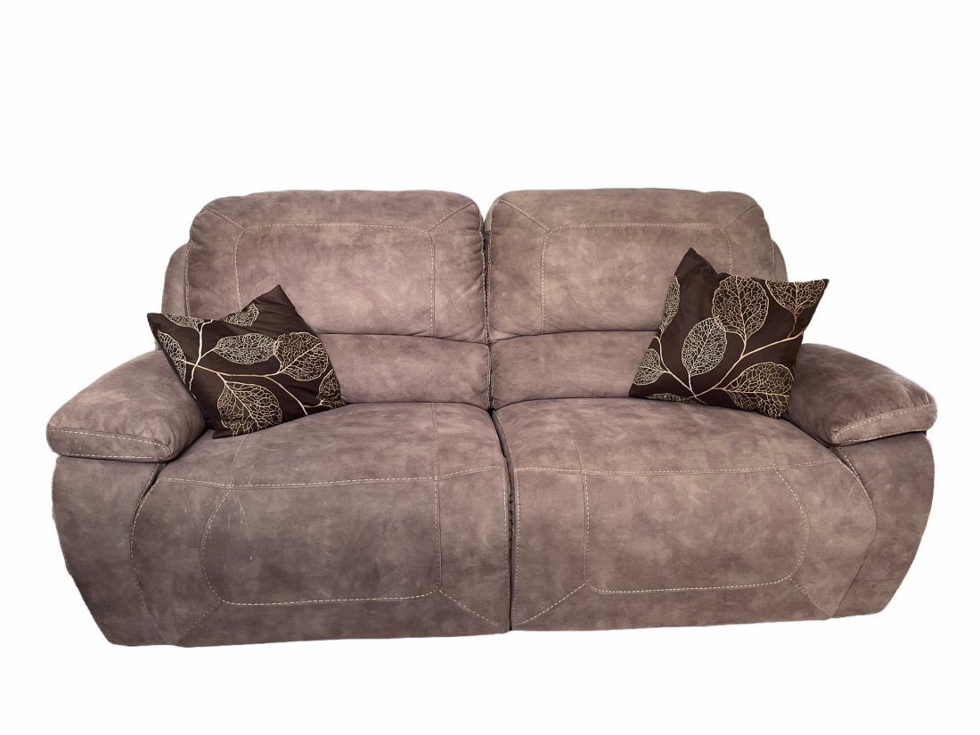 ELECTRIC RECLINING BROWN LOVE SEAT: BROWN LOVE SEAT THIS ITEM IS LOCATED OFF-SITE. All items must be picked up by confirmed appointment in BOYNTON BEACH on SATURDAY, MAY 21st (10am-1pm) ONLY. Off-site items are located in a gated commun