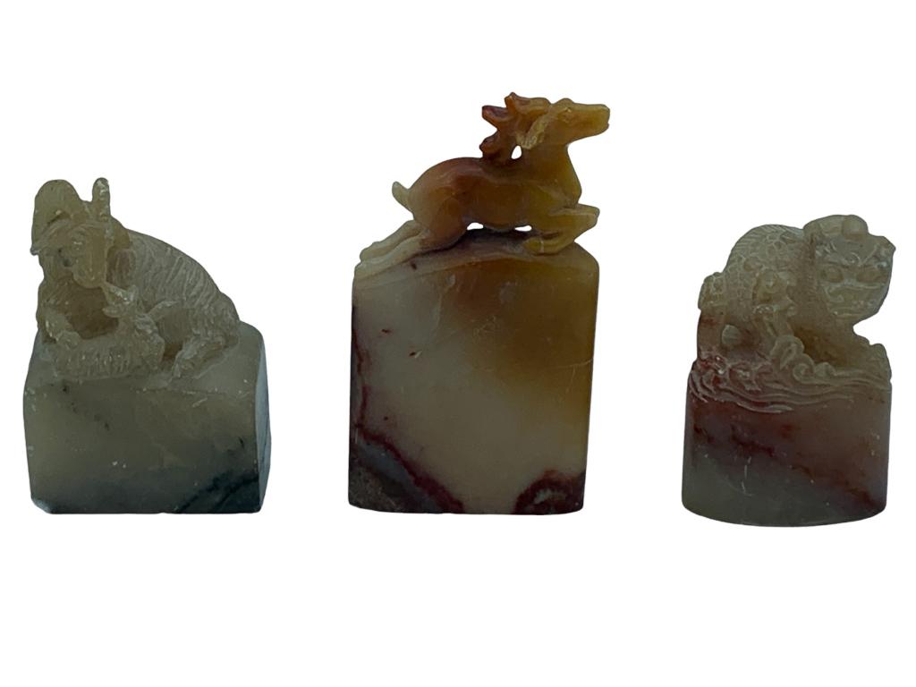3 VINTAGE HETIAN CHINESE ASIAN ANIMAL STONE SEALS (1 of 3)