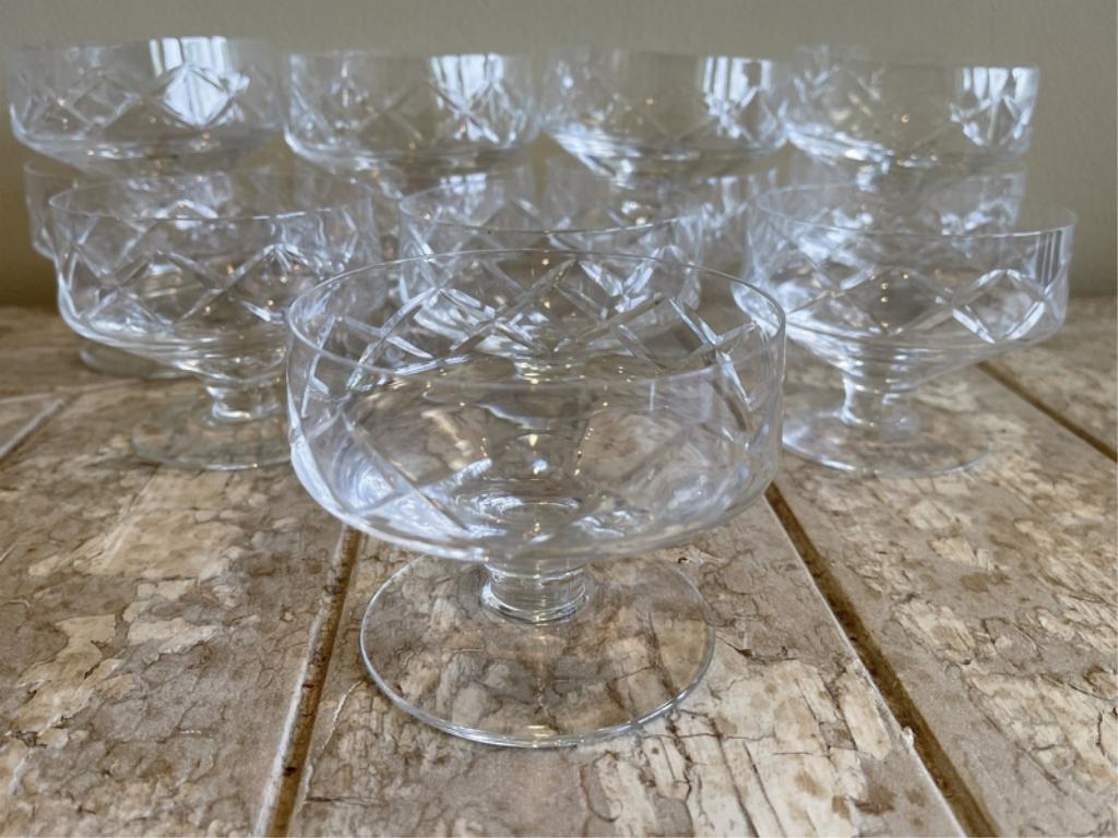 SET OF 8 CRYSTAL CHAMPAGNE OR SHERBERT GLASSES (1 of 4)