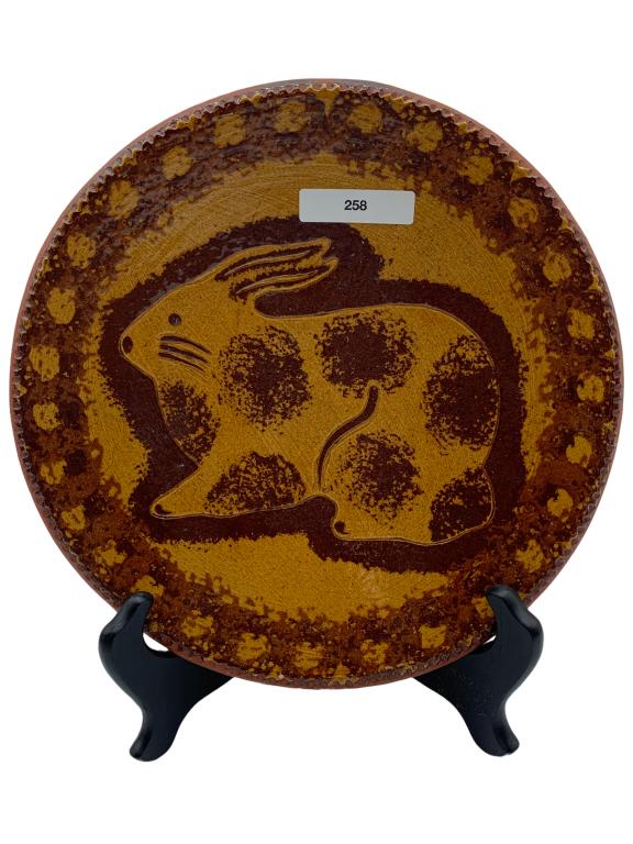 VTG SIGNED FOLTZ REDWARE BUNNY RABBIT 9" PLATE (1 of 3)