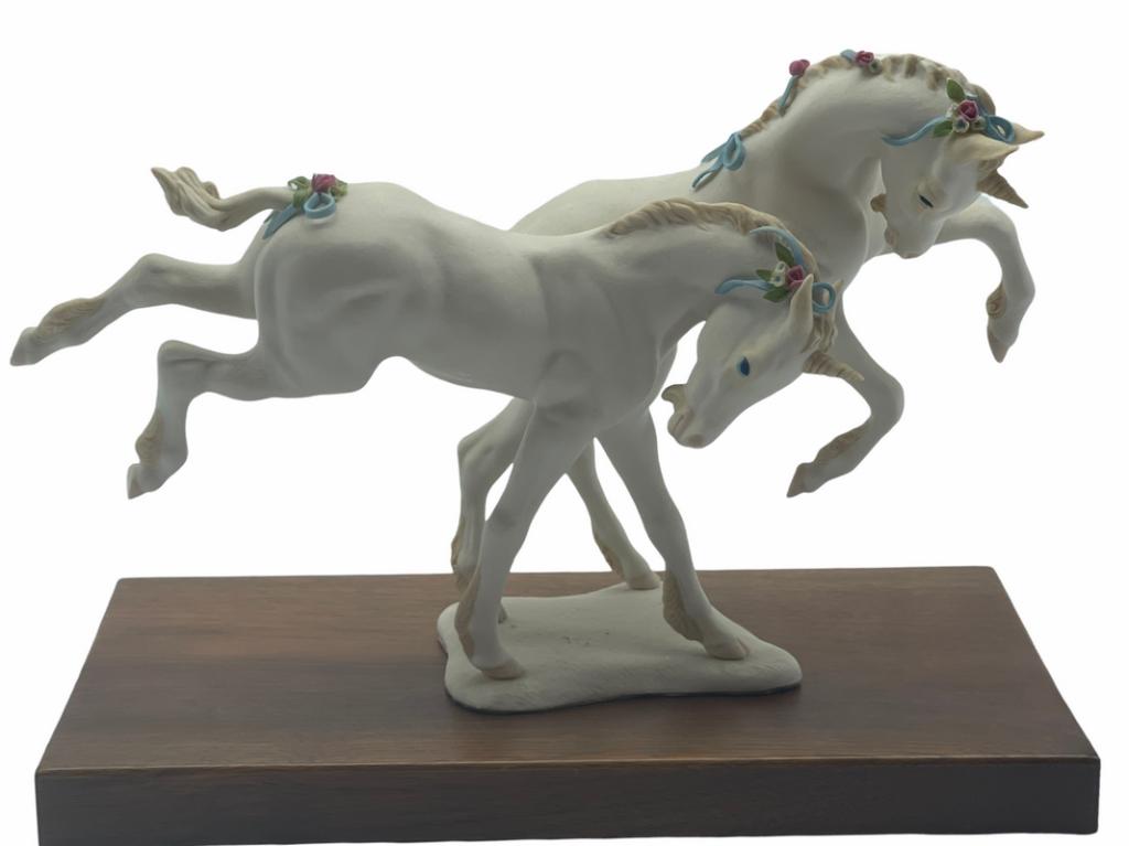 CYBIS PORCELAIN GAMBOL AND FROLIC UNICORN FIGURINE: CYBIS PORCELAIN GAMBOL AND FROLIC UNICORN FIGURINE-VERY GOOD CONDITION
