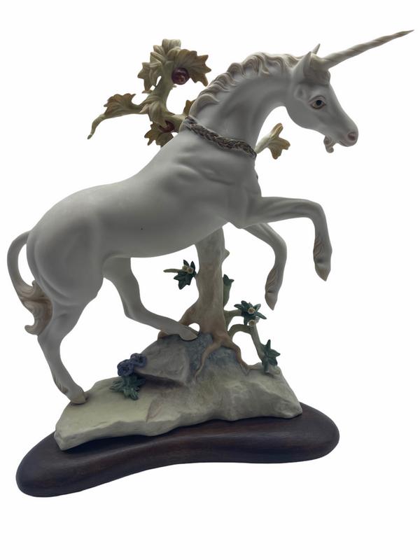 VTG CYBIS PORCELAIN UNICORN FIGURINE: VTG CYBIS PORCELAIN UNICORN FIGURINE