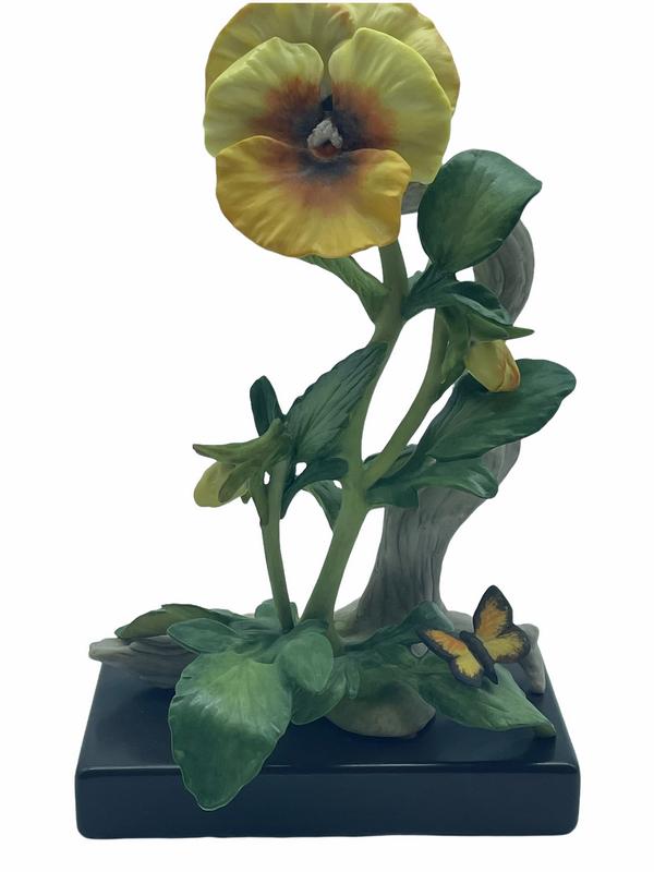 VTG CYBIS PORCELAIN PANSY FLOWER FIGURINE: VTG CYBIS PORCELAIN PANSY FLOWER FIGURINE