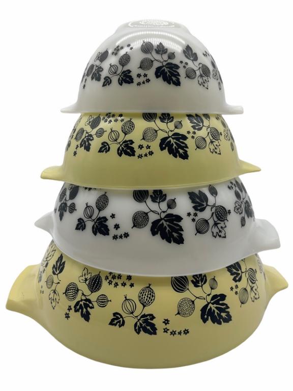PYREX GOOSEBERRY CINDERELLA BOWL SET (1 of 3)