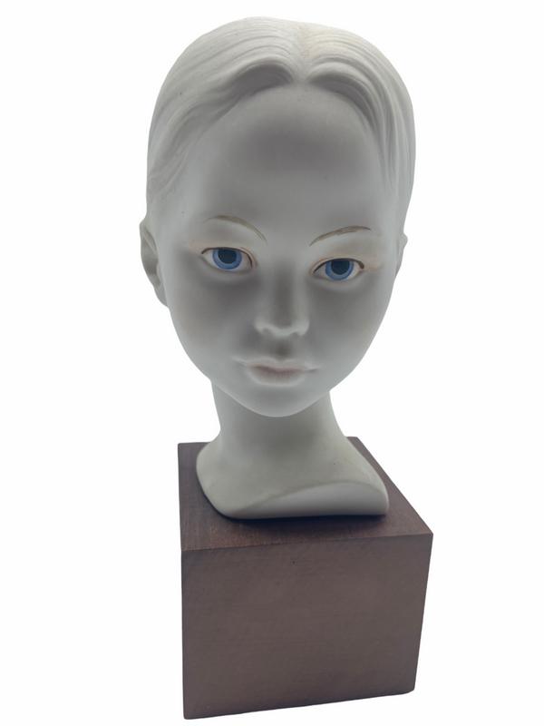 CYBIS GIRL CHILD PORCELAIN BUST: CYBIS GIRL CHILD PORCELAIN BUST