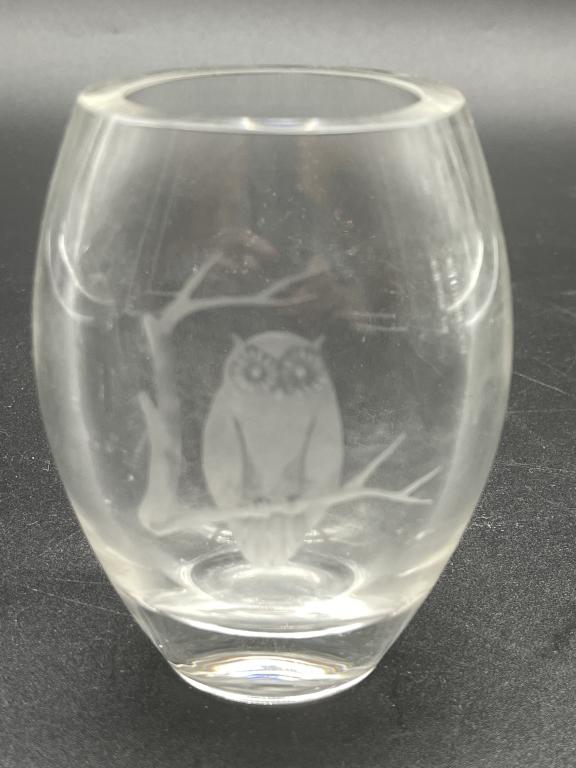 VINTAGE SIGNED ETCHED CRYSTAL OWL VASE (1 of 5)