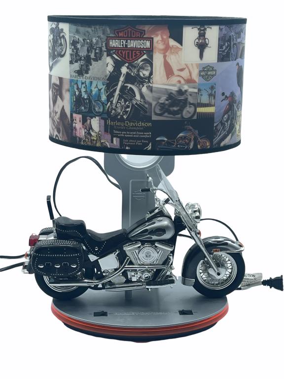 VTG HARLEY DAVIDSON COLLECTIBLE LAMP: VTG HARLEY DAVIDSON COLLECTIBLE LAMP
