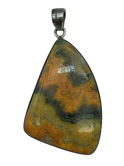 VTG STERLING SILVEYELLOW JASPER BUMBLE BEE PENDANT: VTG YELLOW JASPER BUMBLE BEE PENDANT THIRD PARTY SHIPPING OR LOCAL PICKUP REQUIRED ON ALL ITEMS. A list of shippers can be found in our Shipping Policy and in our Terms & Conditions of each auctio