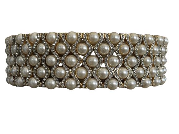 VINTAGE PEARL CUFF NECKLACE: VINTAGE PEARL CUFF NECKLACE THIRD PARTY SHIPPING OR LOCAL PICKUP REQUIRED ON ALL ITEMS. A list of shippers can be found in our Shipping Policy and in our Terms & Conditions of each auction, and al