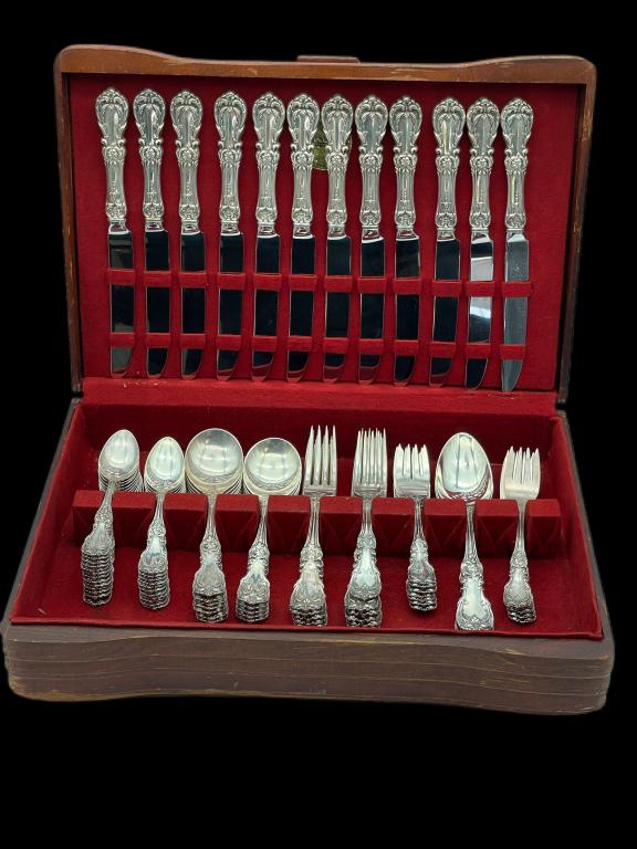 REED & BARTON BURGUNDY STERLING FLATWEAR SET: 74 PIECE REED & BARTON " BURGUNDY" STERLING SILVER FLATWEAR SET-4371 GRAMS TOTAL WEIGHT ( 3286 GRAMS WITHOUT KNIVES)-12 KNIVES-24 TEASPOONS-10 DINNER FORKS-12 DESSERT FORKS-3 LARGE SPOONS-1 SALAD FORK