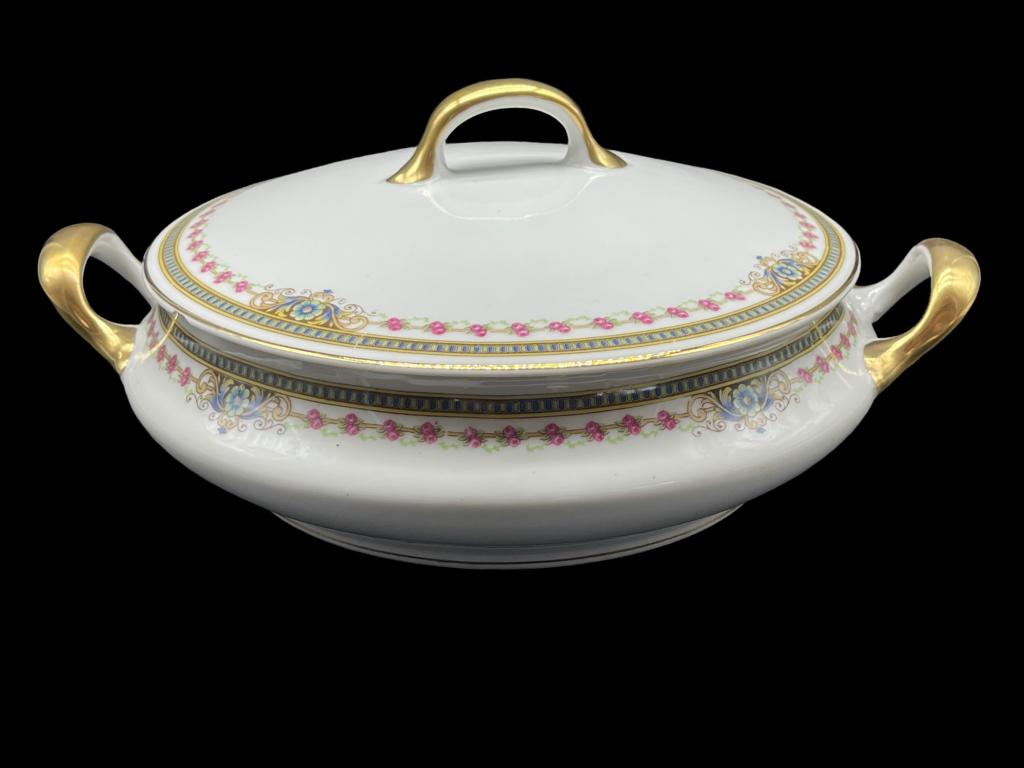 L. BERNARDAUD LIMOGES OVAL COVERED CASSEROLE: L. BERNARDAUD LIMOGES FRANCE OVAL COVERED CASSEROLE -VERY GOOD PREOWNED CONDITION THIRD PARTY SHIPPING REQUIRED ON ALL ITEMS. A list of shippers can be found in our Shipping Policy and in our Terms &a