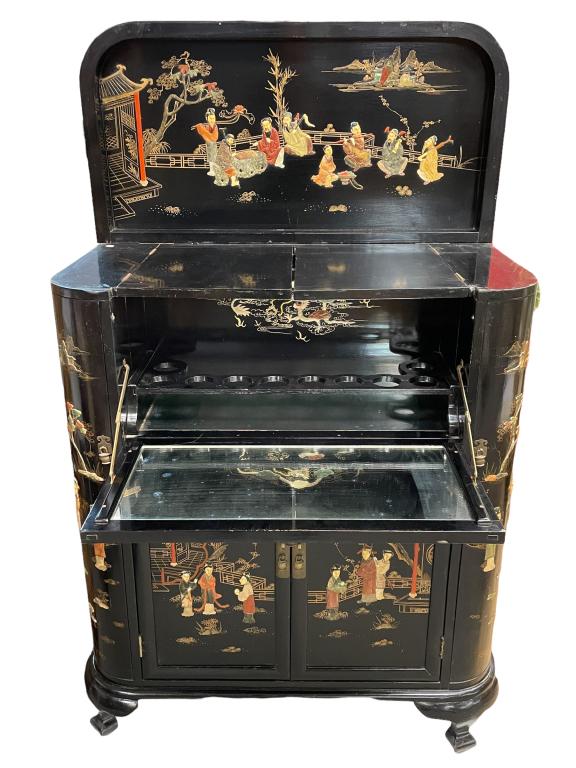 VTG REGENCY BLACK LACQUER CHINOISERIE BAR CABINET: VINTAGE REGENCY BLACK LACQUER ASIAN STYLE CHINOISERIE DRY BAR WITH IVORY COLORED COMPOSITE APPLIQUE ILLUSTRATING FIGURES AND LANDSCAPES AS WELL AS TRADITIONAL DRAGONS.-HINGED TOP OPENS AND DOWN WITH T