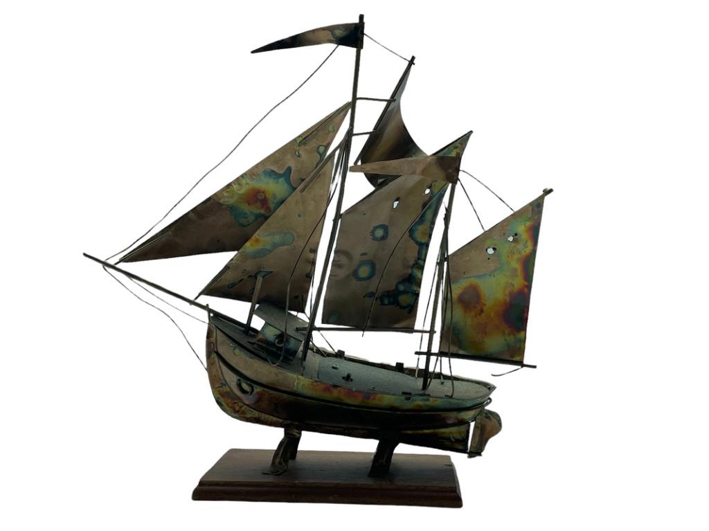 VINTAGE COPPER TALL SHIP MODEL 12": VINTAGE COPPER TALL SHIP MODEL | COLLECTIBLE NAUTICAL MARITIME SHIPS BOATS COASTAL HOME DECOR HOME BAR DECOR MANCAVE-12" X 8" X 4" APPROX-GOOD PRE OWNED CONDITION, WEAR-DP62822 THIRD PARTY SHIPPING RE