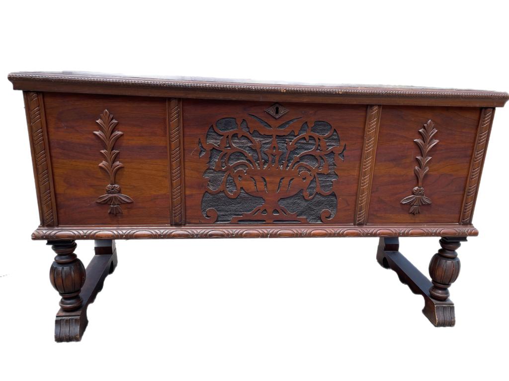 VINTAGE ORNATE ROOS CEDAR HOPE CHEST: VINTAGE ORNATE ROOS CEDAR HOPE CHEST ON LEGS | BLANKET CHEST AMERICAN MADE VINTAGE FURNITURE AMERICAN CRAFTSMAN -TENNESSEE AROMATIC RED CEDAR WOOD-FOREST PARK CHICAGO ILLINOIS-PRE OWNED CONDITION, WEA