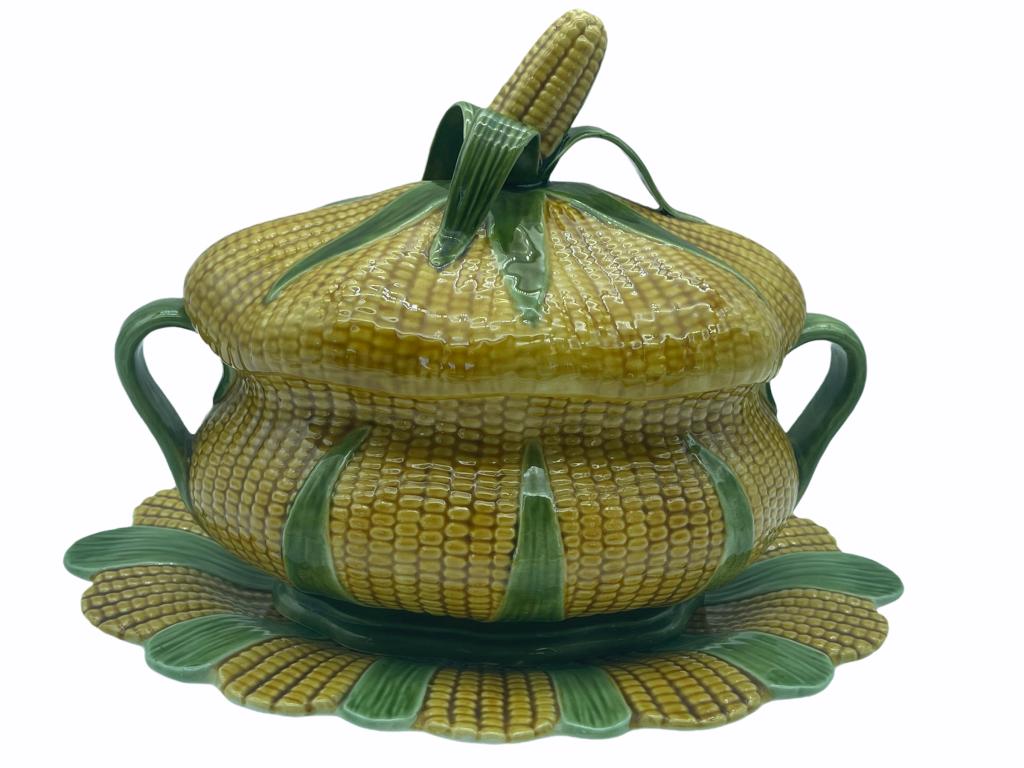 VTG PORTUGUESE MAJOLICA CORN SOUP TUREEN: VTG PORTUGUESE MAJOLICA CORN SOUP TUREEN -VERY GOOD VINTAGE CONDITION-with removable underplate 14"L x 10"H-Tureen is 11"L