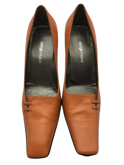SERGIO ROSSI TANGERINE LEATHER PUMPS 37.5: SERGIO ROSSI TANGERINE LEATHER PUMPS 37.5 -GOOD CONDITION