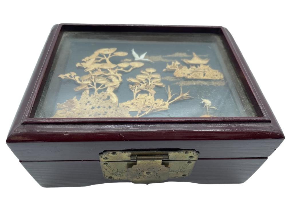 VTG CHINESE CORK DIORAMA JEWELRY BOX: VTG CHINESE CORK DIORAMA JEWELRY BOX -JR 7/15