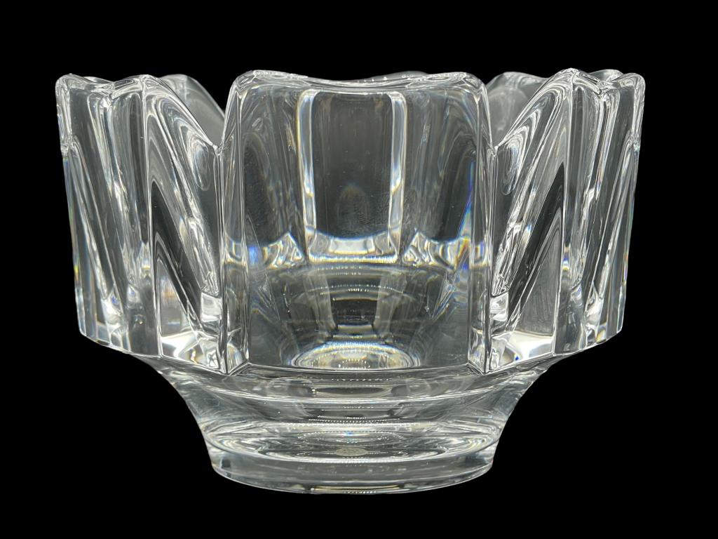 VINTAGE ORREFORS CRYSTAL CORONA DISH 4.5": VINTAGE ORREFORS CRYSTAL GLASS CORONA DISH | COLLECTIBLE ART GLASS -SIGNED-3" X 4.5" APPROX-GOOD PRE OWNED CONDITION-DP61722 THIRD PARTY SHIPPING REQUIRED ON ALL ITEMS. A list of shippers can be found