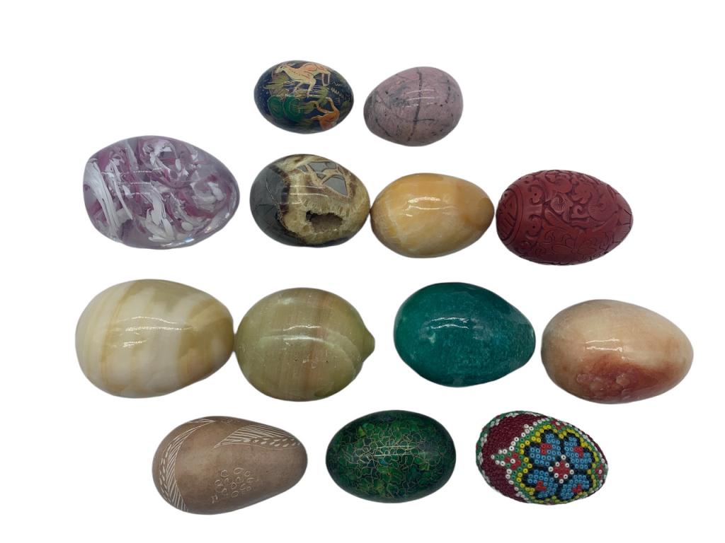 VINTAGE LOT OF GRANITE, CINNABAR, AND BEADED EGGS: VINTAGE LOT OF GRANITE, CINNABAR, AND BEADED EGGS