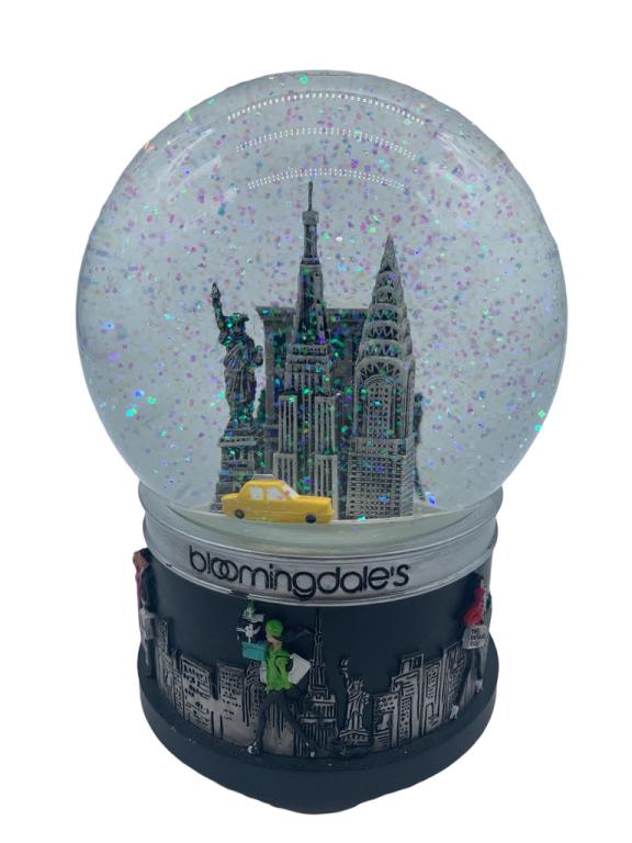 VINTAGE BLOOMINGDALE SNOW GLOBE: VINTAGE BLOOMINGDALE SNOW GLOBE