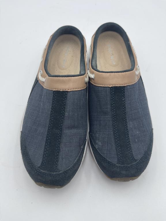 PAIR OF EASY SPIRIT CLOGS SZ 7 1/2: PAIR OF EASY SPIRIT CLOGS SZ 7 1/2