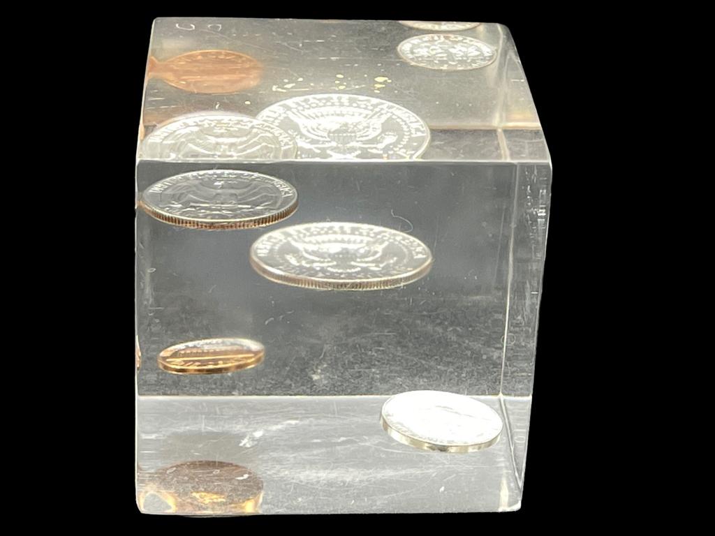 VINTAGE FLOATING COINS LUCITE PAPERWEIGHT: VINTAGE FLOATING COINS LUCITE PAPERWEIGHT
