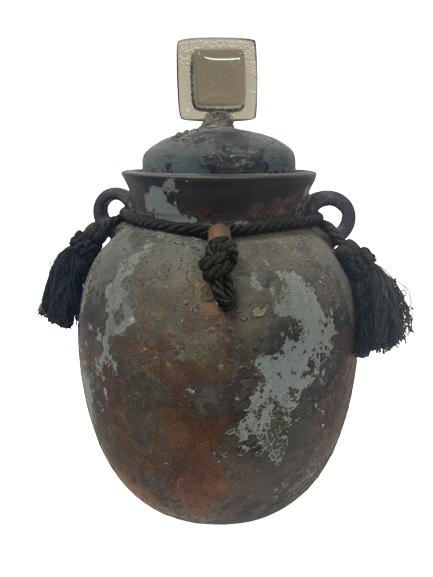 SIGNED RAKU POTTERY VINTAGE COVERED VASE URN: RAKU POTTERY VINTAGE COVERED VASE URN