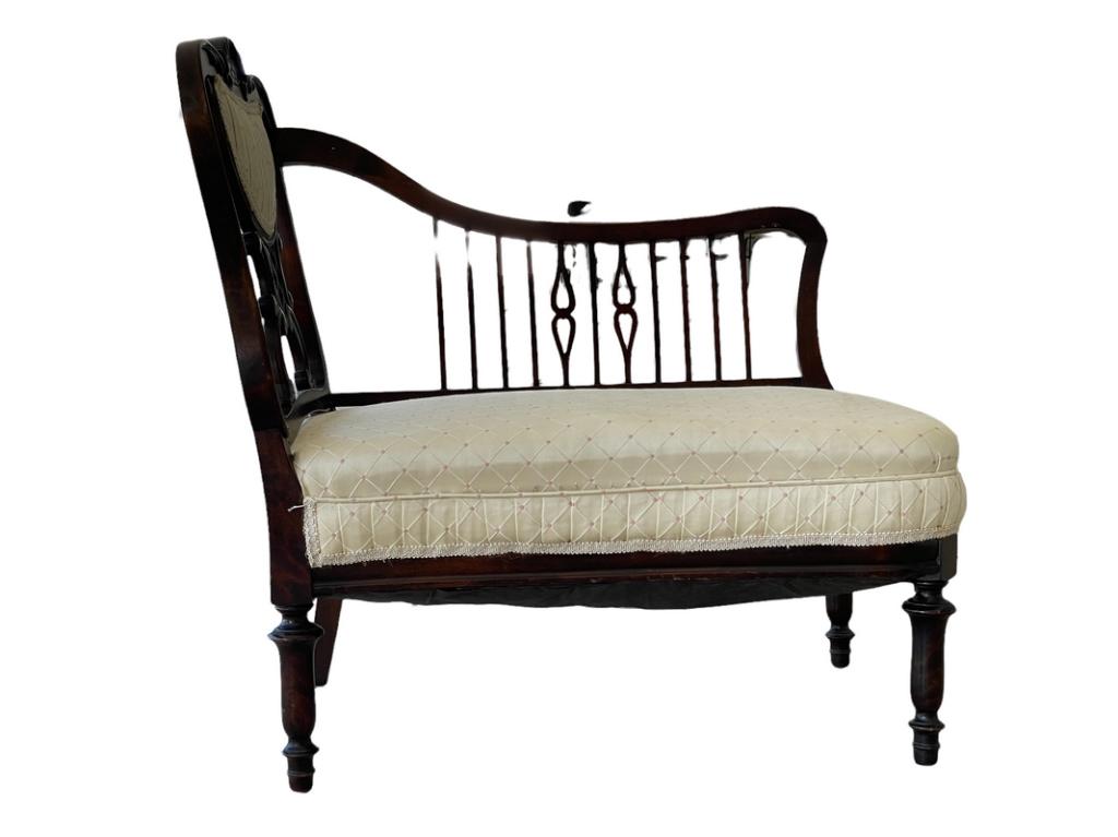 ANTIQUE STYLE SETTEE BENCH: ANTIQUE STYLE SETTEE BENCH-34" X 31" X 22" APPROX-PRE OWNED CONDITION-DP72122 THIRD PARTY SHIPPING REQUIRED ON ALL ITEMS. A list of shippers can be found in our Shipping Policy and in our Terms & 