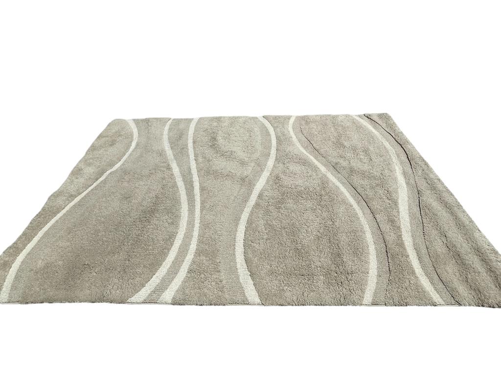 STRUCTURE BEIGE/CREAM VTG AREA RUG 96": -VTG STRUCTURE BEIGE/CREAM 10FT VTG AREA RUG -52" X 96" APPROX -PRE OWNED CONDITION-JR 7/22