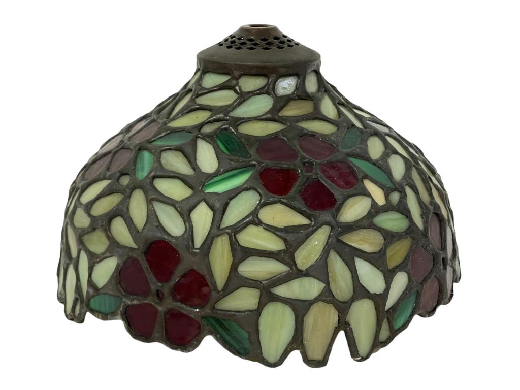 TIFFANY STYLE STAINED GLASS PENDANT LAMP SHADE 9": TIFFANY STYLE STAINED GLASS PENDANT / TABLE LAMP / CHANDELIER SHADE 9"-6" X 9" APPROX-PRE OWNED CONDITION, WEAR -DP7722- THIRD PARTY SHIPPING OR LOCAL PICKUP REQUIRED ON ALL ITEMS. A list of shippers 