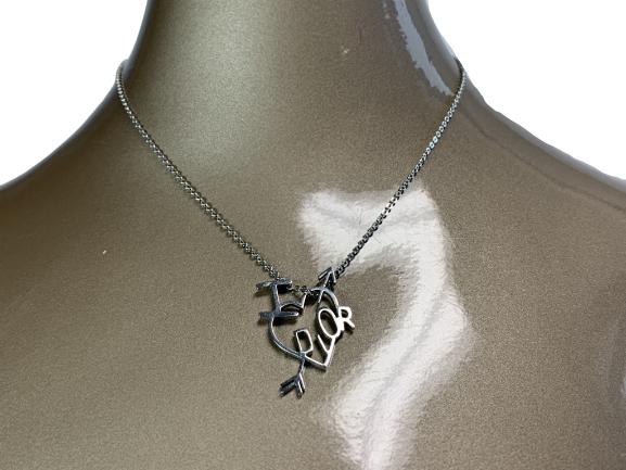 VTG CHRISTIAN DIOR SILVER HEART PENDANT NECKLACE (1 of 6)