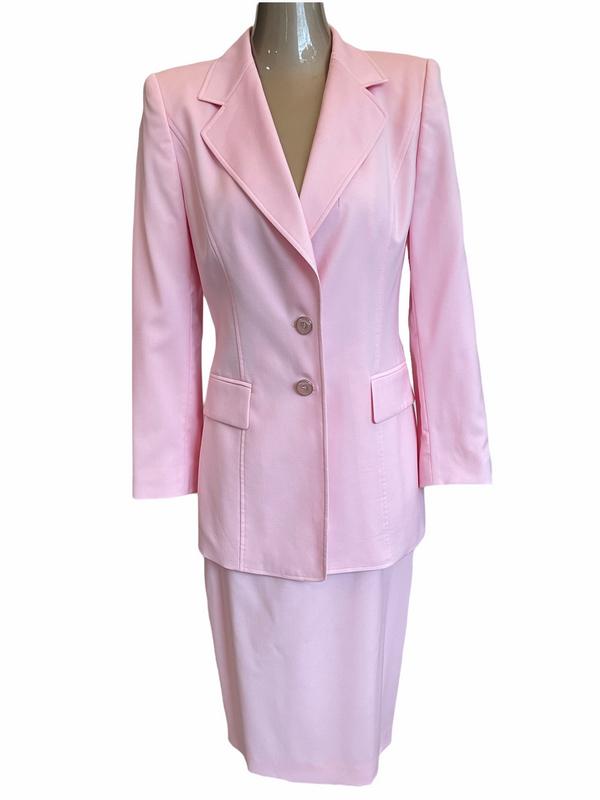 ESCADA MARGARETHA LEY PINK SUIT SZ 36: ESCADA MARGARETHA LEY PINK SUIT SZ 36 THIRD PARTY SHIPPING OR LOCAL PICKUP REQUIRED ON ALL ITEMS. A list of shippers can be found in our Shipping Policy and in our Terms & Conditions of each aucti