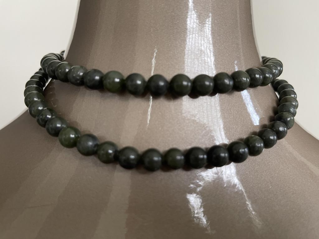 DOUBLE STRAND VINTAGE JADE CHOKER: DOUBLE STRAND VINTAGE JADE CHOKER THIRD PARTY SHIPPING OR LOCAL PICKUP REQUIRED ON ALL ITEMS. A list of shippers can be found in our Shipping Policy and in our Terms & Conditions of each auction, 