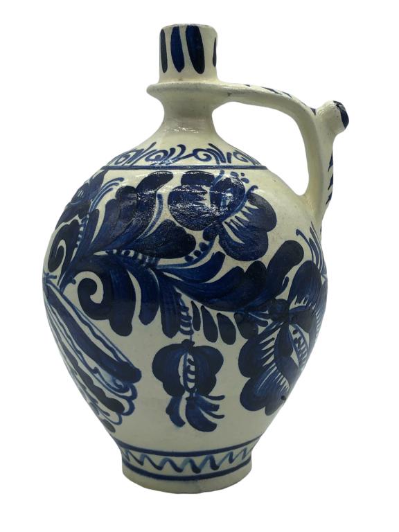 VTG KOROND BLUE/WHITE POTTERY JUG 9" (1 of 5)