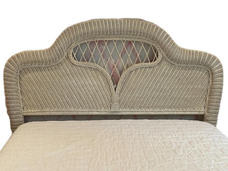 BROYHILL WICKER RATTAN BEDROOM HEADBOARD 66" (1 of 5)