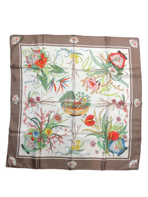 VINTAGE GUCCI SILK SCARF (1 of 2)