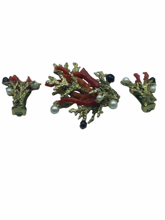 VTG COSTUME CORAL AND PEARL BROOCH AND EARRINGS (1 of 1)