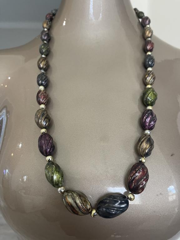 VTG  TWISTED MULTICOLORED BEADED NECKLACE (1 of 1)
