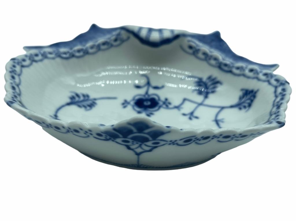 ROYAL COPENHAGEN BLUE FLUTED FULL LACE DISH: ROYAL COPENHAGEN BLUE FLUTED FULL LACE DISH -VERY GOOD CONDITION- NO CHIPS, CRACKS OR REPAIRS Bidding on this item requires bidders to agree to the Terms & Conditions of this auction. THIRD PARTY 