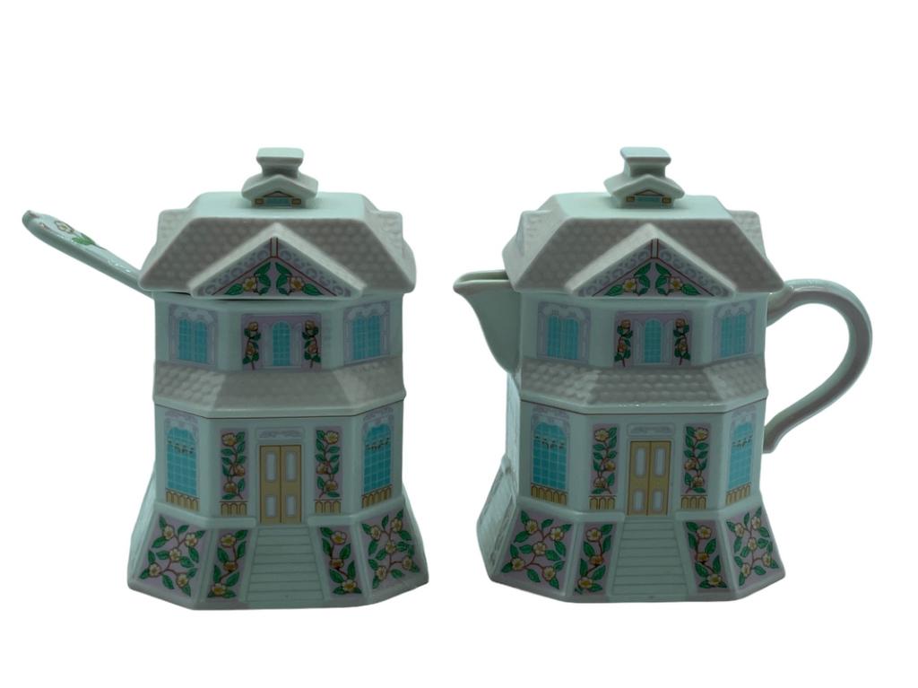 LENOX THE VILLAGE CREAMERY & CONFECTIONARY SET 5": LENOX THE VILLAGE CREAMERY & CONFECTIONARY AKA CREAM AND SUGAR SET-VERY GOOD PRE OWNED CONDITION-DP81122 Bidding on this item requires bidders to agree to the Terms & Conditions of this auction. T