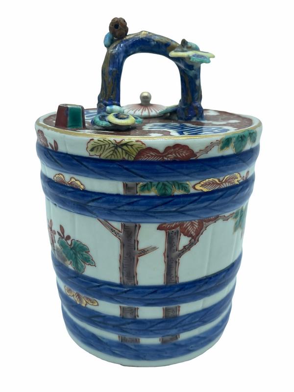 VTG CHINESE PORCELAIN INCENSE BURNER: VTG CHINESE PORCELAIN INCENSE BURNER Bidding on this item requires bidders to agree to the Terms & Conditions of this auction. THIRD PARTY SHIPPING OR LOCAL PICKUP REQUIRED ON ALL ITEMS. A list of shi